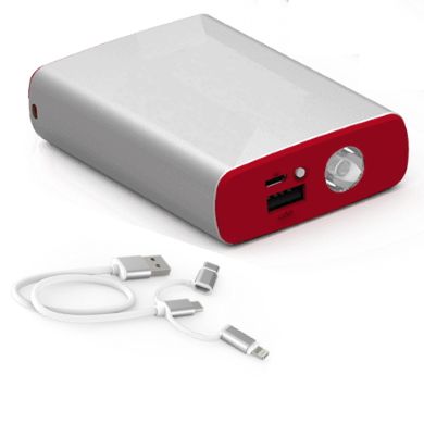 94642_USB_ASB_Logo2 Silber-rote Powerbank mit USB-Anschluss, Taschenlampe und passendem Ladekabel mit drei verschiedenen Steckern.