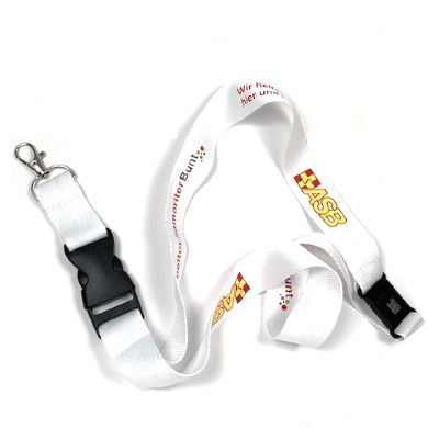 94704_Lanyard_ASBunt2 Weißes ASB-Schlüsselband mit Logo, Schriftzug „Arbeiter Samariter Bunt“ und Clip-Verschluss, Metallhaken vorne.