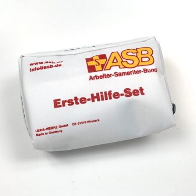 94607_EH_Set Weißes Erste-Hilfe-Set mit ASB-Logo und roter Aufschrift.
